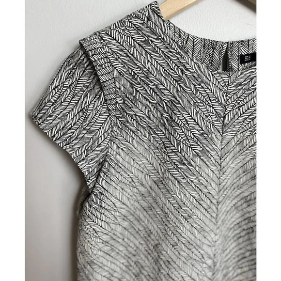 Zara Basic Collection Black & White Leaf Feather Shift Dress Size Medium Women’s - Picture 4 of 8